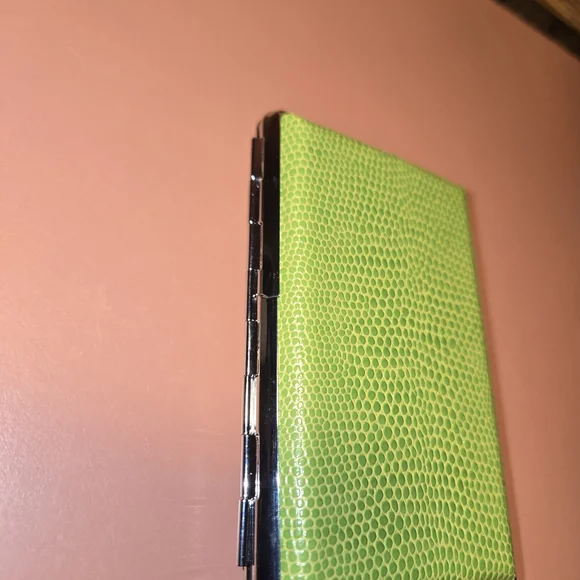 Green NWT Mini Croc Wallet Great For Credit Cards/buisness Cards Stylish - Picture 2 of 7